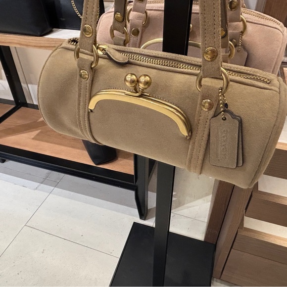 Coach Kisslock Barrel Bag 18 - Picture 15 of 16